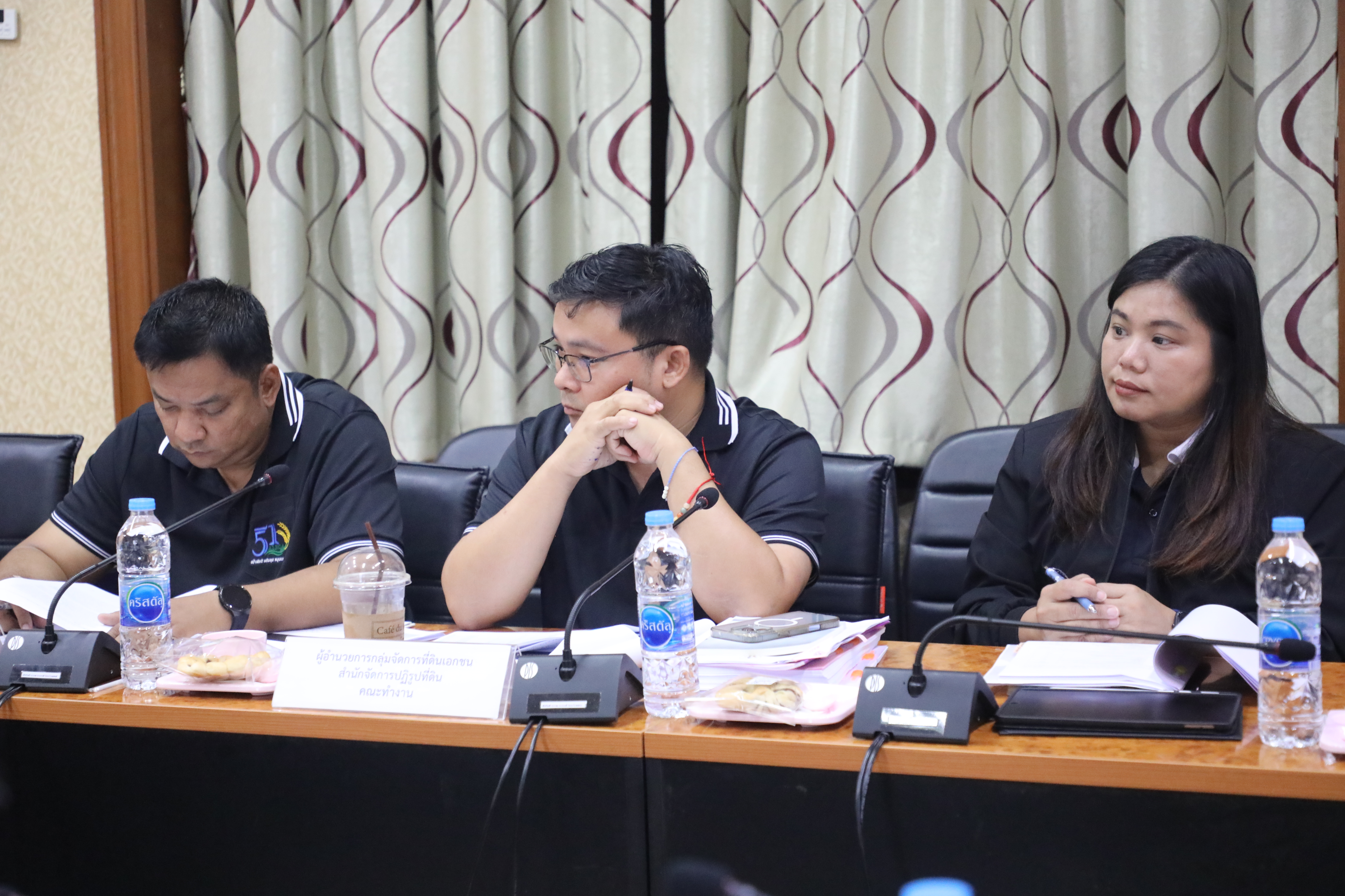 title - ส.ป.ก. ประชุมคณะทำงานศึกษาพิจารณาการแก้ไขปัญหาด้านที่ดินและหนี้สินของเกษตรกร โครงการแก้ไขปัญหาที่ดินทำกินให้แก่เกษตรกรสภาประชาชน 4 ภาค ครั้งที่ 1/2569